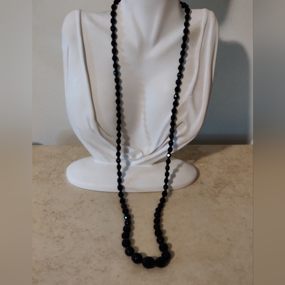 Elegant vintage French Jet Black Beaded Necklace - Picture 7 of 11